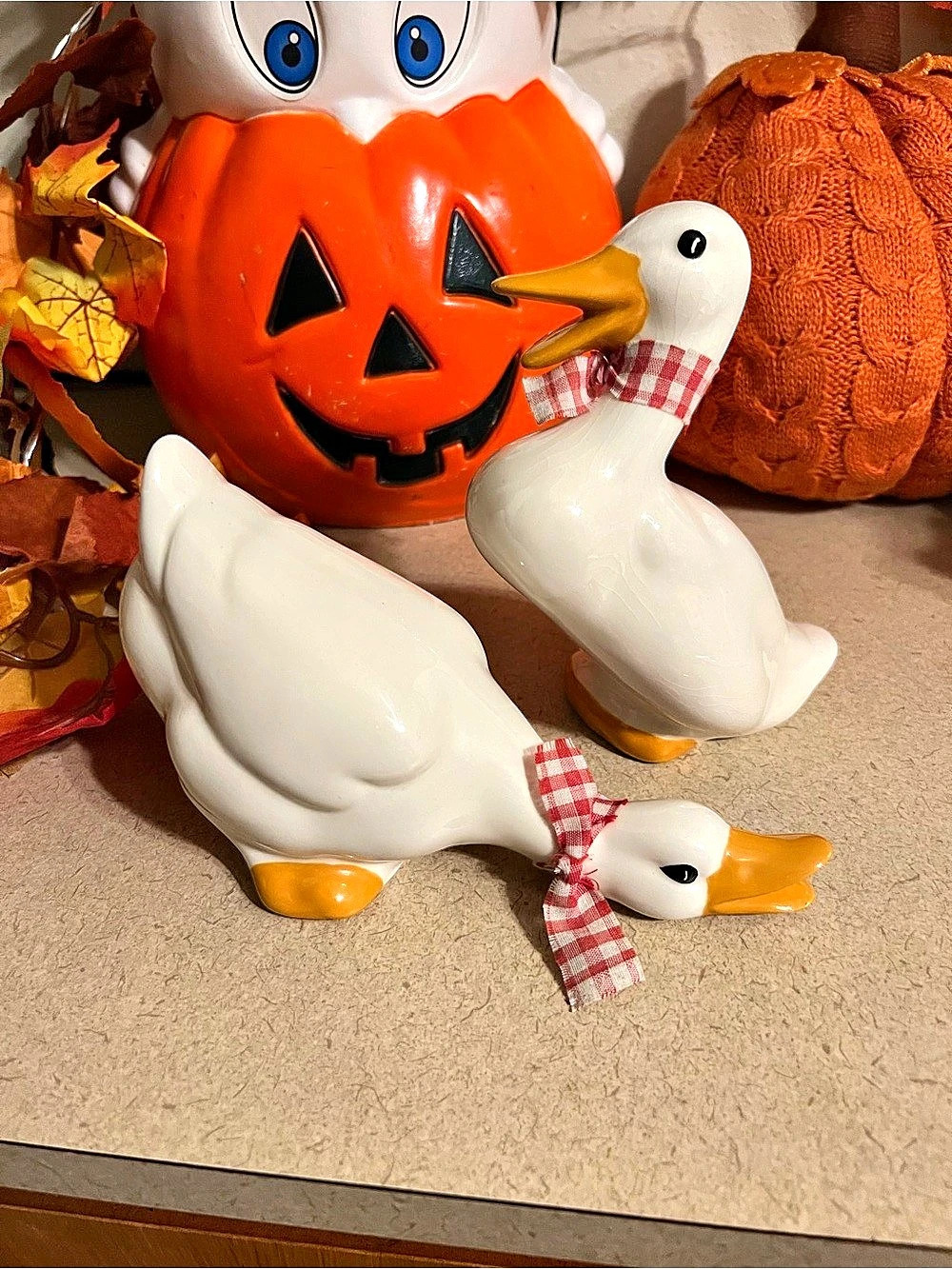 Vintage 1980s Cottage Core Geese-Goose-
Duck Figurines-set of 2